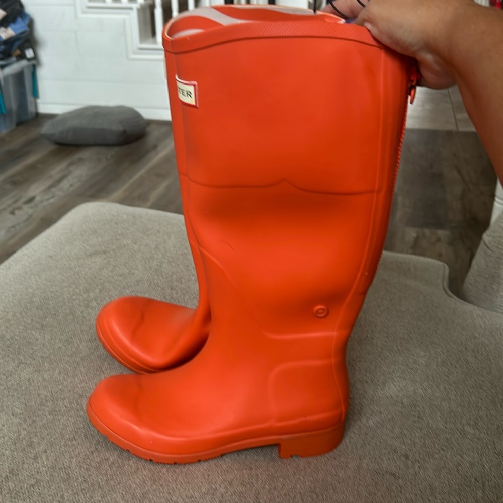 NWT women’s hunter six